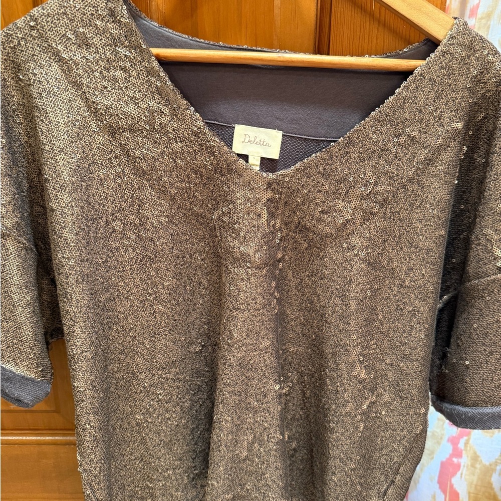 Deletta Women's Gold Sequin Blouse